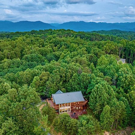 Panorama Mountain Retreat: 6-Bedroom Cabin with Views, Hot Tub & Game Room Sevierville Exterior photo