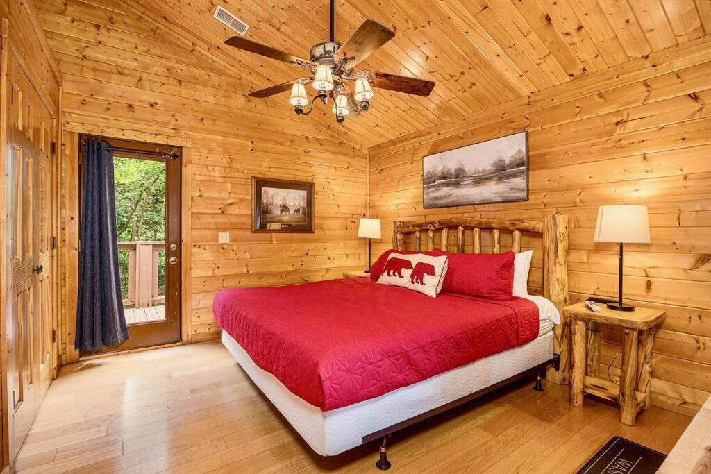 Panorama Mountain Retreat: 6-Bedroom Cabin with Views, Hot Tub & Game Room Sevierville Exterior photo