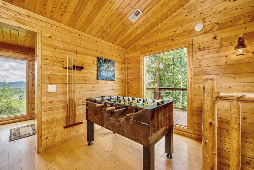 Panorama Mountain Retreat: 6-Bedroom Cabin with Views, Hot Tub & Game Room Sevierville Exterior photo