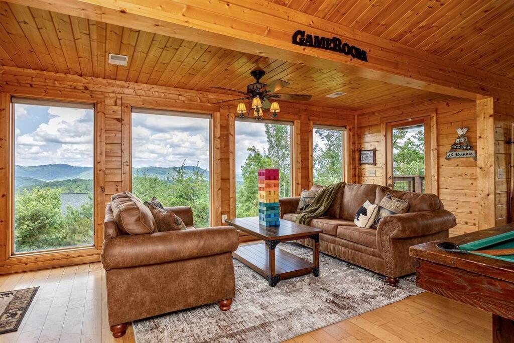 Panorama Mountain Retreat: 6-Bedroom Cabin with Views, Hot Tub & Game Room Sevierville Exterior photo