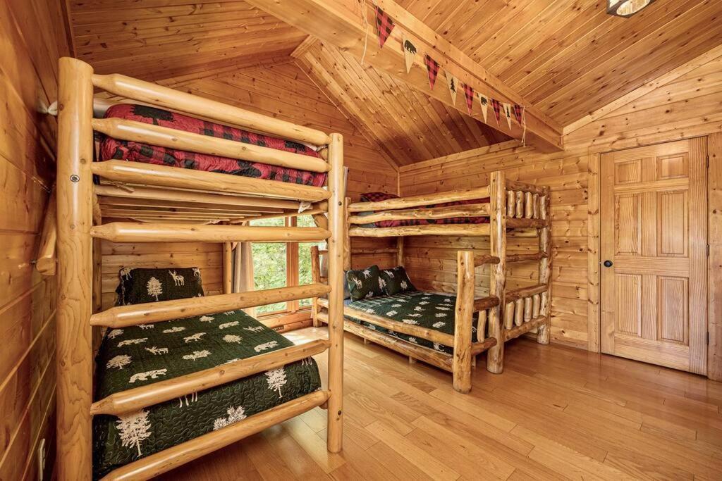 Panorama Mountain Retreat: 6-Bedroom Cabin with Views, Hot Tub & Game Room Sevierville Exterior photo